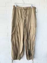 Load image into Gallery viewer, Lulu Lemon Athletic Pants Size Large
