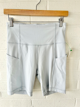 Load image into Gallery viewer, Tna Athletic Shorts Size Medium
