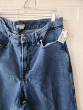 Load image into Gallery viewer, Good American Denim Size 15/16 (34)
