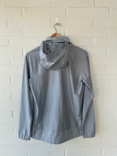Load image into Gallery viewer, Nike Athletic Top Size Small
