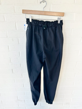 Load image into Gallery viewer, Lulu Lemon Athletic Pants Size Medium
