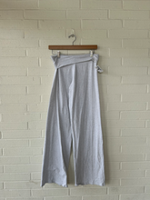 Load image into Gallery viewer, Brandy Melville Pants Size Small
