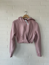Load image into Gallery viewer, Lulu Lemon Sweatshirt Size Extra Small
