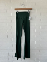 Load image into Gallery viewer, Offline Athletic Pants Size Small
