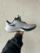 Load image into Gallery viewer, Nike Casual Shoes Womens 8
