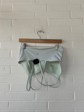 Load image into Gallery viewer, Lulu Lemon Sports Bra Size Medium
