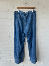 Load image into Gallery viewer, Gap Denim Size 15/16 (34)
