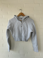 Load image into Gallery viewer, Lulu Lemon Sweatshirt Size Small
