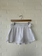 Load image into Gallery viewer, Tna Athletic Shorts Size Medium
