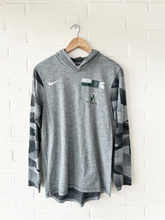 Load image into Gallery viewer, Nike Dri Fit Athletic Top Size Small
