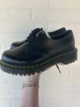 Load image into Gallery viewer, Casual Shoes Womens 7
