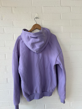Load image into Gallery viewer, Comfrt Sweatshirt Size Small
