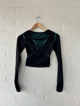 Load image into Gallery viewer, Gym Shark Athletic Top Size Small
