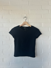 Load image into Gallery viewer, White Fox Short Sleeve Top Size Small
