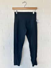 Load image into Gallery viewer, Lulu Lemon Athletic Pants Size Medium
