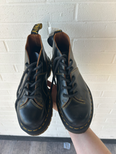 Load image into Gallery viewer, Dr Martens Boots Womens 8.5
