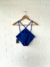 Load image into Gallery viewer, Gapfit Athletic Top Size Medium
