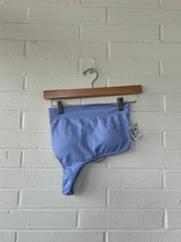 Load image into Gallery viewer, Nvgtn Sports Bra Size Small
