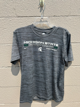 Load image into Gallery viewer, Nike Athletic Top Size Medium
