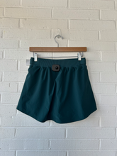 Load image into Gallery viewer, Alo Athletic Shorts Size Small
