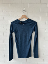 Load image into Gallery viewer, Lulu Lemon Athletic Top Size Medium
