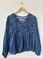 Load image into Gallery viewer, Old Navy Long Sleeve Top Size Large
