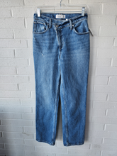 Load image into Gallery viewer, Abercrombie &amp; Fitch Denim Size 2 (26)
