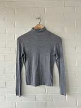 Load image into Gallery viewer, Brandy Melville Long Sleeve Top Size Small
