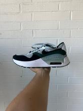 Load image into Gallery viewer, Nike Womens Athletic Shoes Womens 7
