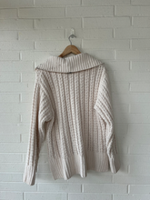 Load image into Gallery viewer, Aerie Sweater Size Small
