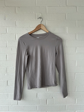 Load image into Gallery viewer, Tna Long Sleeve Top Size Medium
