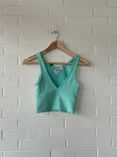Load image into Gallery viewer, Lulu Lemon Athletic Top Size Medium
