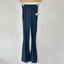 Load image into Gallery viewer, Offline Athletic Pants Size Small
