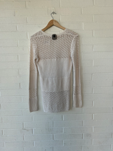 Load image into Gallery viewer, American Eagle Sweater Size Small
