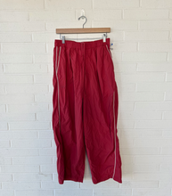 Load image into Gallery viewer, Bdg Pants Size Small
