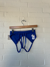 Load image into Gallery viewer, Gym Shark Sports Bra Size Small
