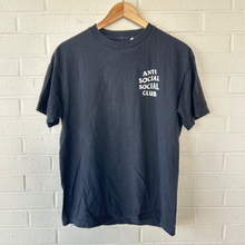 Load image into Gallery viewer, T-shirt Size Medium
