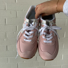 Load image into Gallery viewer, New Balance Womens Athletic Shoes Womens 8.5
