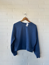Load image into Gallery viewer, Lululemon Sweatshirt Size Medium
