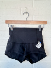 Load image into Gallery viewer, Lulu Lemon Athletic Shorts Size 3/4
