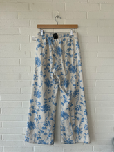 Load image into Gallery viewer, Abercrombie &amp; Fitch Pants Size Medium
