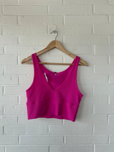 Load image into Gallery viewer, Lulu Lemon Athletic Top Size Medium
