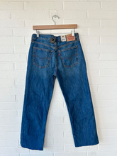 Load image into Gallery viewer, Levi Denim Size 3/4 (27)
