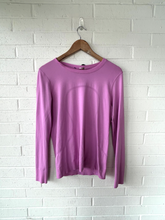 Load image into Gallery viewer, Lulu Lemon Athletic Top Size Small
