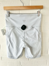 Load image into Gallery viewer, Tna Athletic Shorts Size Medium
