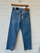 Load image into Gallery viewer, Levi Denim Size 2 (26)
