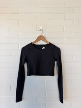 Load image into Gallery viewer, Lulu Lemon Athletic Top Size Small
